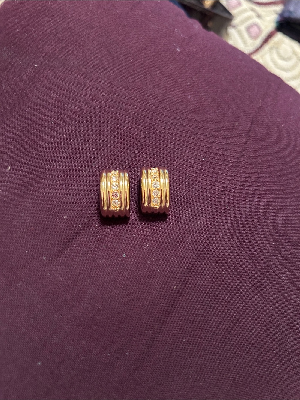 Vintage Joan Rivers huggie earings